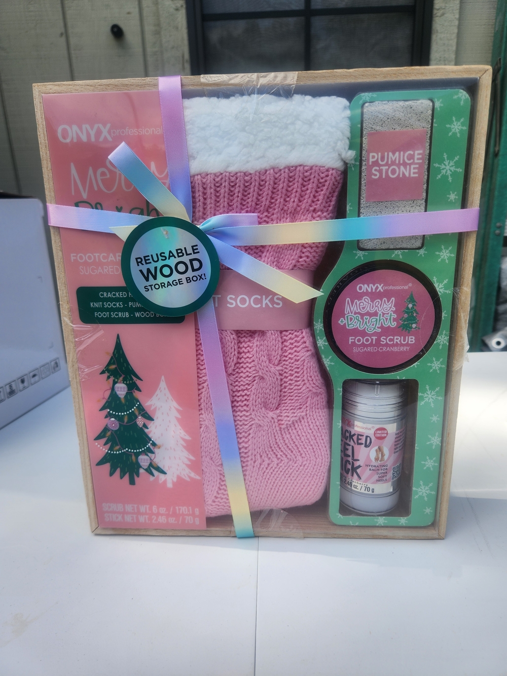 ONYX Merry & Bright Pink Foot Care Gift Set with Cozy Socks